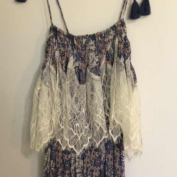 Indah Dress - Picture 4 of 5